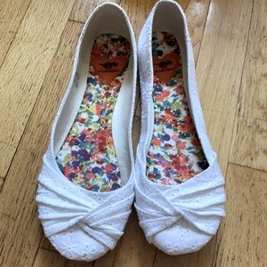 Women’s White Rocket Dog Flats Sz10
